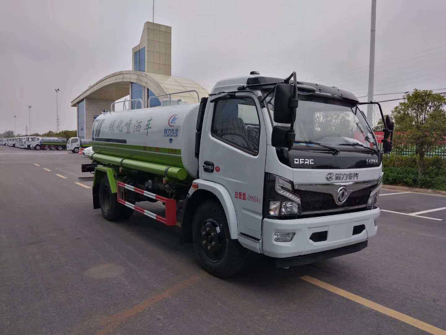 東風(fēng)大多利卡8噸灑水車(chē)