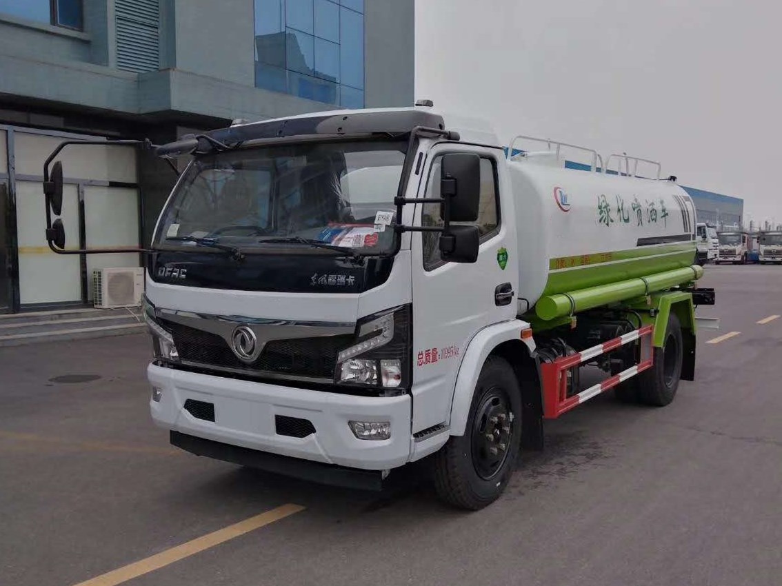 東風(fēng)大多利卡8噸灑水車(chē)