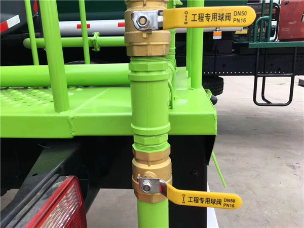 東風(fēng)大多利卡8噸灑水車(chē)