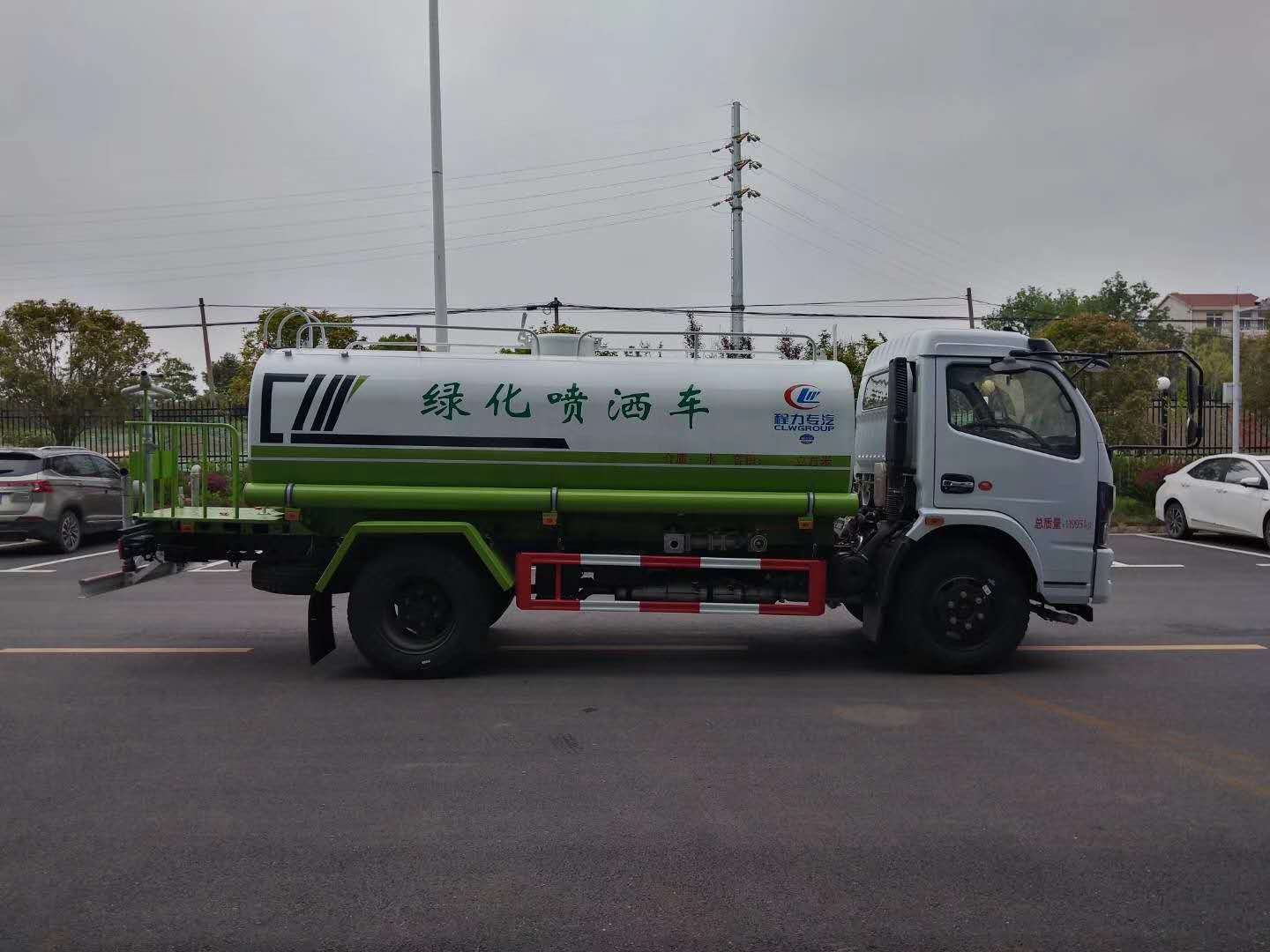 東風(fēng)大多利卡8噸灑水車(chē)