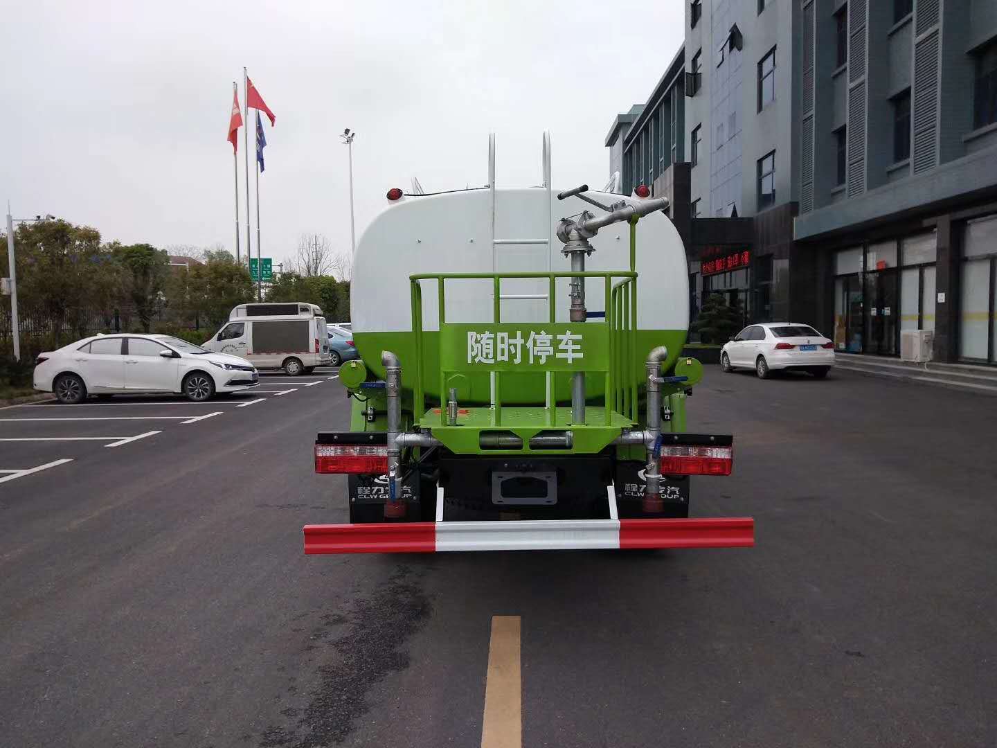 東風(fēng)大多利卡8噸灑水車(chē)