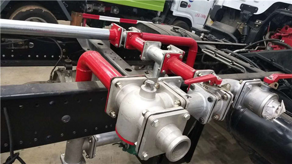 東風(fēng)大多利卡8噸灑水車(chē)