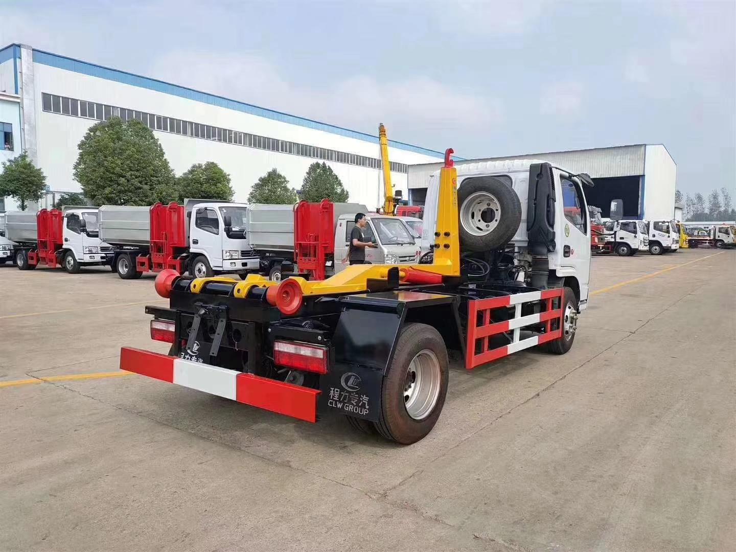 東風小多利卡鉤臂垃圾車