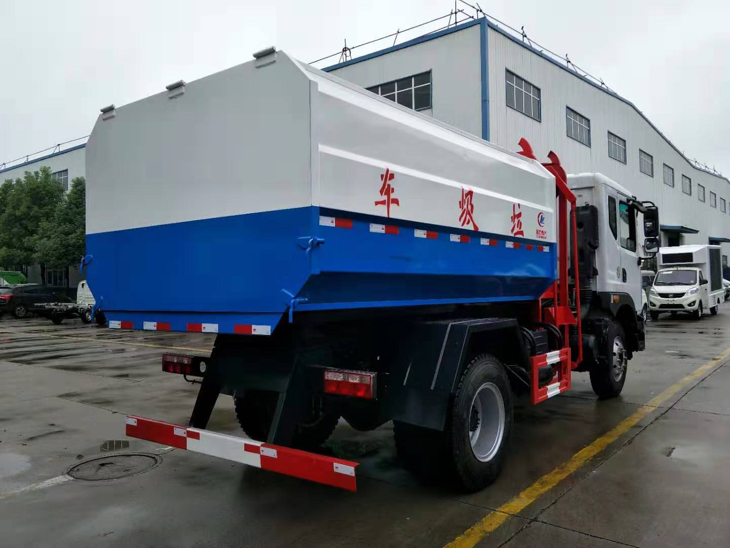 東風(fēng)D9掛桶式垃圾車