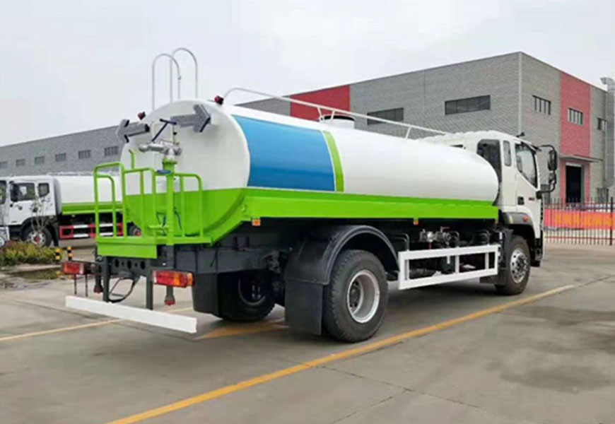 福田12噸瑞沃灑水車后面圖