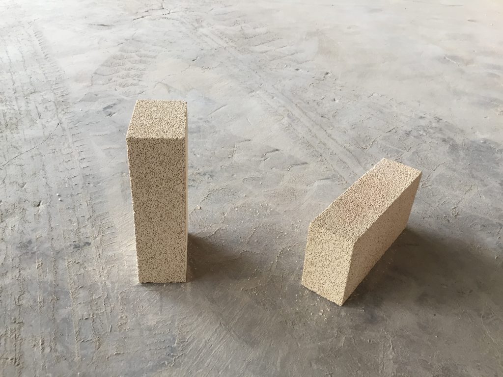 常用的幾種輕質保溫磚的簡介-鄭州平順耐火材料有限公司